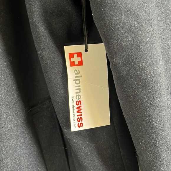 Alpine Swiss || Navy Coat - Picture 3 of 7